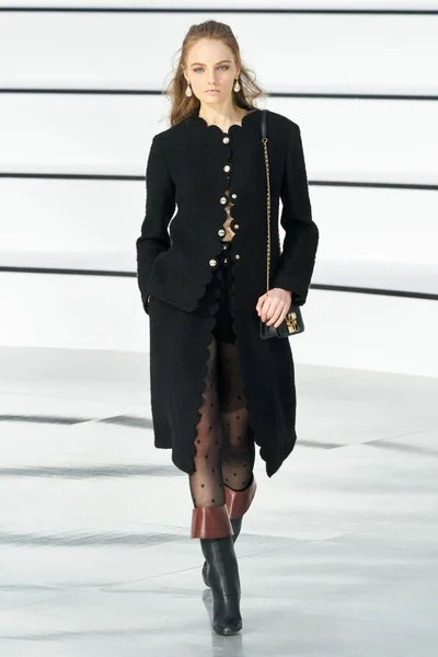Look 11